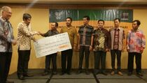 Asian Agri Bagikan Premi Rp 2,6 M kepada Petani Plasma