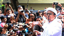 Tak Penuhi Panggilan Polisi, Rizieq Tengah Jalani Umrah