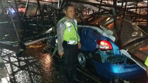 Hujan dan Angin Kencang, 2 Papan Reklame Ambruk di Slipi