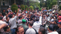 Bentrok Ormas FBR dengan Warga, Satu Tewas
