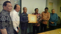 Idealisme Antar Syafii Maarif Raih Penghargaan dari Tahir Foundation
