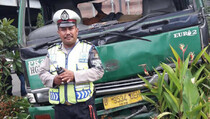 Hilang Kendali, Truk Tabrak 4 Kendaraan 