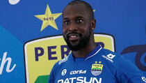 Mantan Striker Persib Carlton Cole Terancam Bankrut