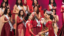 Puteri Indonesia 2017 Kagumi Batik dan Songket Medan