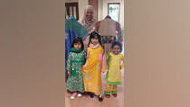 Batik Permainan Tradisional Siap Curi Pasar London  