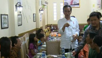 VIDEO: Jokowi Makan Bersama Warga 
