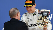 Bottas Raih Trofi Pertamanya di Formula 1