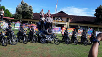 Polres Bau Bau Ikut Kebanjiran Karangan Bunga