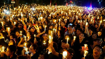Tuntut Keadilan dan Kedamaian, Ribuan Warga Bandung Nyalakan Lilin