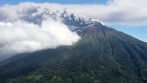 Gunung Marapi Dua Kali Meletus