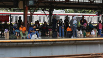 H-3, Puncak Arus Mudik di Stasiun Senen