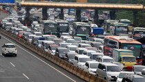Pintu Tol Cileunyi Bandung Macet 2 Km Lebih