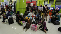H-1, Pemudik Masih Padati Stasiun Gambir