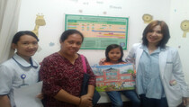 Siloam Hospital Manado Bagikan Puzzle untuk Pasien Anak