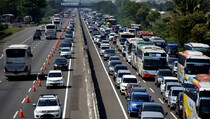 Urai Kemacetan, Tol Jakarta-Cikampek Berlakukan Contra Flow