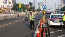 Urai Kepadatan, Polisi Rekayasa Arus Lalin di Pancoran