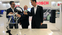 Teknologi Keselamatan Bosch Berkendara di GIIAS 2017