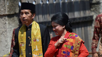 Ikut Karnaval Kemerdekaan, Jokowi Berpakaian Menak Sunda
