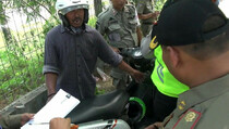 Mangkal di Trotoar, Ojek Ditilang