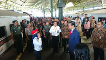 Berkunjung ke Sukabumi, Jokowi Naik Kereta Api