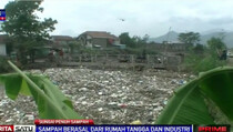 Sungai Cikapundung Bandung Dipenuhi Sampah