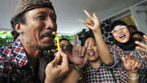 Isu Politik Uang, Ganggu Penjualan Baju Kotak-Kotak