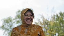 Risma: Tumpukan Sampah Penyebab Banjir di Surabaya