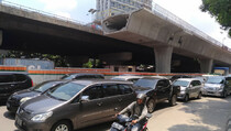Imbas Pembangunan Underpass dan LRT, Lalin Pancoran-Kuningan Padat