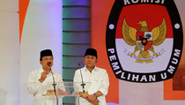 Undangan Foke Diantar Langsung ke Rumah Dinas