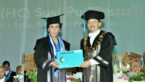 Menteri Susi Dapatkan Gelar Honoris Causa dari ITS