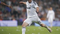 Striker Mandul, Chelsea Bidik Higuain
