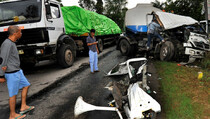Tiga Mobil Tabrakan di Tol Pejagan