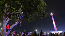 Gubernur Anies Rayakan Tahun Baru di Bundaran HI dan Monas