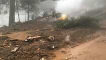 Petugas Berupaya Buka Akses Puncak Akibat Longsor di 4 Titik