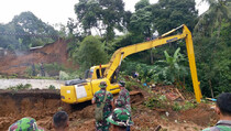 Longsor di Puncak, Satu Tewas, Satu Keluarga Masih Hilang