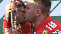Vettel Taklukkan Hamilton di Laga Perdana 2018
