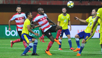 Hantam Barito, Madura United Pimpin Klasemen