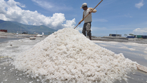 Industri Komitmen Serap Garam Petani 1,43 Juta Ton