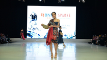 SFA Gelar Busana “Identik” - Indonesia Denim Etnik di IFW