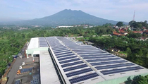 Sumber Energi Serahkan PLTS Rooftop ke ITB
