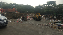 Sampah Menumpuk di Kolong Tol Priok Berasal dari Warga