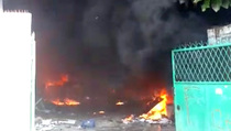 Gudang Styrofoam Hangus Terbakar di Meruya