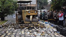 Polres Bogor Musnahkan 31.000 Miras Ilegal