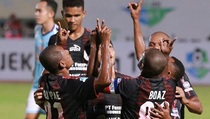 Peduli Wamena dan Nduga, Persipura Bagikan 2.000 Bunga