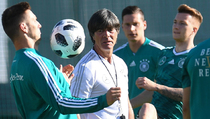 Loew Optimistis Mampu Kalahkan Swedia
