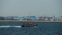 Patroli Cari Buaya di Perairan Ancol