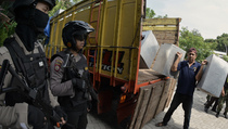 Polisi Terus Kawal Kotak Suara Pilkada