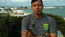 Bejo Sugiantoro Meninggal Saat Bermain Bola, Persebaya: Namamu Abadi