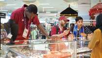 Ofisial Qatar Akui Keunikan Produk di Smesco Indonesia