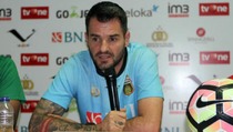 Resmi, Simon McMenemy Latih Timnas Indonesia
